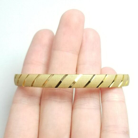 Vintage Monet Gold Tone Striped Bangle Bracelet, Stacking Signed Estate - Picture 6 of 6